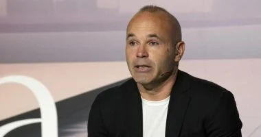 إنييستا يواجه ورطة قضائية فى بيرو بتهمة الاحتيال