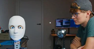 رأس روبوت مطبوع بتقنية الطباعة ثلاثية الأبعاد يتحدث مثل أرسطو.. فيديو