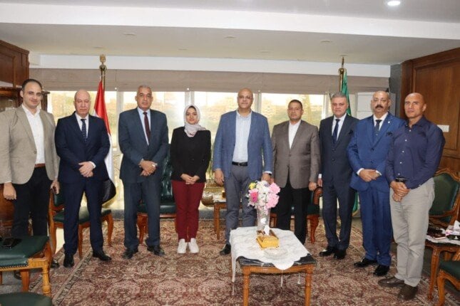 محافظ القليوبية يجتمع برؤساء المدن الجدد: الأولوية لإرضاء المواطنين وتنفيذ الخطة الاستثمارية