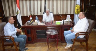 اجتماع مكثف لمحافظ الغربية بعد جولته بالمحلة وتوجيهات حازمة لرؤساء الأحياء