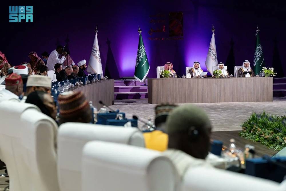 اجتماع مهم: وزير الحج والعمرة يحث 100 وزير ومفتي على استكمال الإجراءات