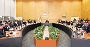 وزير الإسكان يعقد اجتماعا مع رئيس الشركة القابضة للمياه ورؤساء الشركات التابعة
