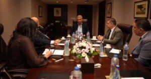 وزير السياحة يجتمع برئيس المجلس العالمي للسفر لدعم استثمارات القطاع في مصر