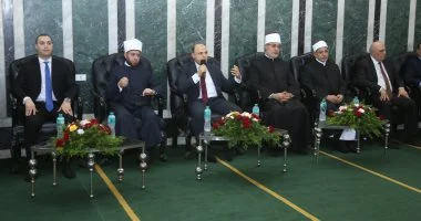اجتمع وزير الأوقاف والمفتي ومحافظ كفر الشيخ لبحث القضايا الدينية والخدمية.