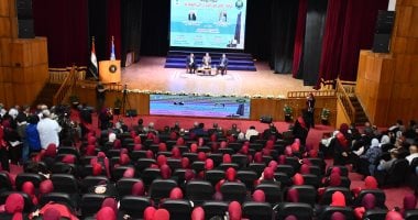 احتفال جامعة القناة وإسماعيلية: "مائة عام من الحرب إلى السلام"