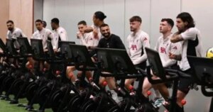 ضحك ولعب في تدريبات ليفربول بعد الفوز على ريال مدريد بأبطال أوروبا