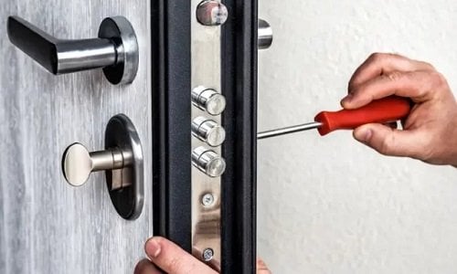 دليلك لاختيار أبواب شقق خارجية مودرن تجمع بين الأمان والأناقة