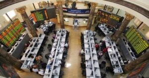 العقارات تقود صعود البورصة.. وقطاعات الاتصالات والبنوك تنضم لموجة المكاسب