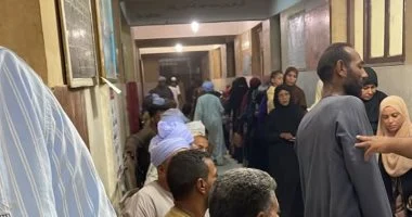 ازدحام كثيف في لجان كوم أمبو بأسوان قبيل إغلاق التصويت