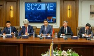 رئيس اقتصادية قناة السويس يستقبل نائب رئيس مجلس الوزراء القرغيزي لبحث التعاون المشترك