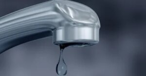 الأقصر تعلن انقطاع المياه بطود لأعمال تنظيف خزان المحطة.