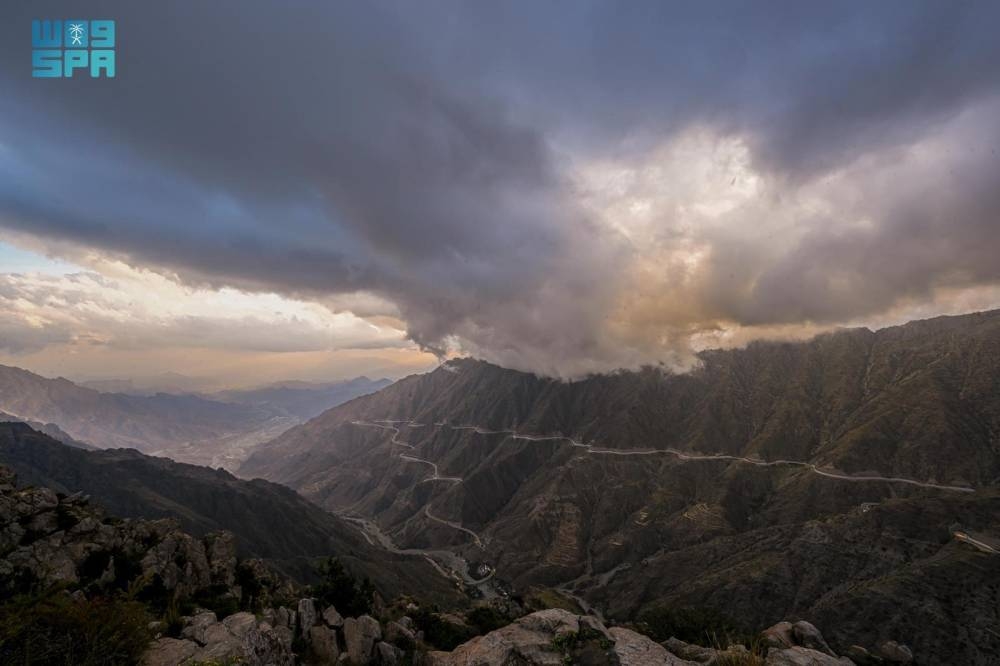 الأمطار تتواصل بغزارة على 7 مناطق، القنفذة تتصدر قائمة الهطول.