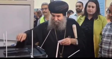 الأنبا يوأنس أسقف أسيوط يشارك بصوته في انتخابات مجلس النواب فيديو