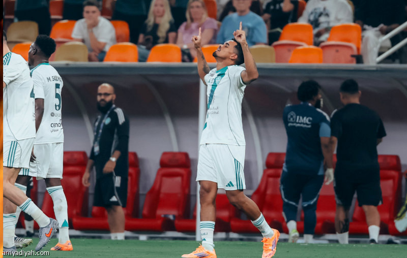 الأهلي يفتتح خمسة فروع جديدة خارج جدة في مدن مختلفة