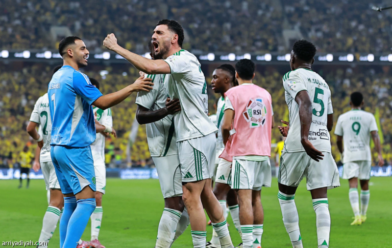 الأهلي يواصل هيمنته في ديربي جدة وينتصر على الاتحاد مجدداً