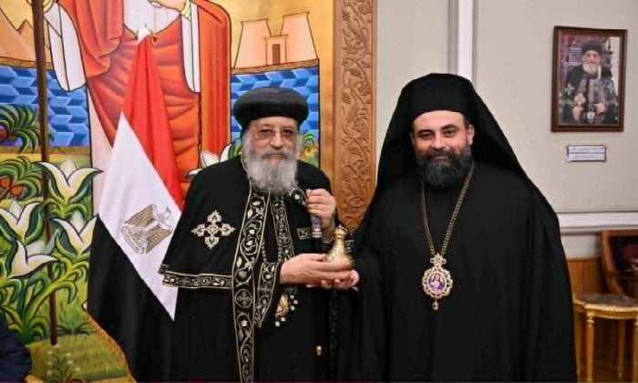 خلال الذكرى الـ 13 لتجليسه.. الروم الأرثوذكس بالإسكندرية تُهدي البابا تواضروس قارورة لحفظ الميرون