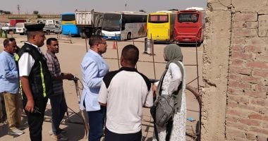 السكرتير المساعد بالأقصر يراقب تجهيزات احتفالات مولد مارجرجس بجبل الرزيقات بالصور