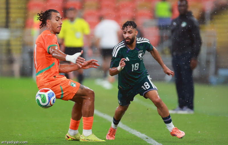 الصقور السعودية تتفوق على الأفيال الإيفوارية بهدف وحيد برؤية رينارد