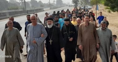 القمص أرميا عبده يقود مظاهرة لدعم انتخابات النواب في بنى سويف