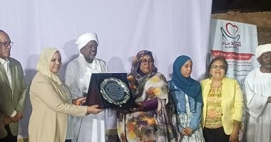 القنصلية السودانية في أسوان تكرّم الطالبة رهف الأمين لتفوقها في الثانوية