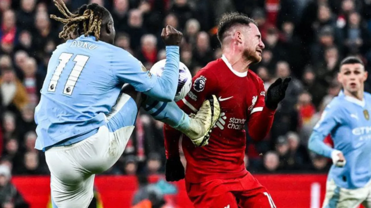 الكشف عن تفاصيل حكم مباراة مانشستر سيتي وليفربول في الدوري الإنجليزي