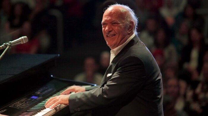 اعتذر عن حفلاته القادمة.. تفاصيل الحالة الصحية للموسيقار عمر خيرت