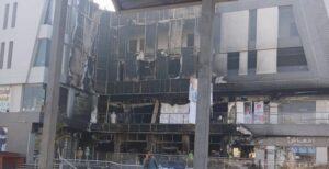 بعد كارثة الحريق.. النيابة تقرر إيقاف أعمال ترميم مول الكرامة بالعبور