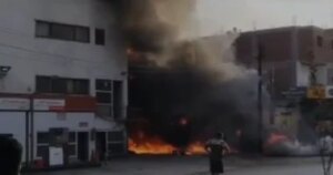 اندلاع حريق ضخم في سيارة وقود بالعزازي في أبو حماد الشرقية