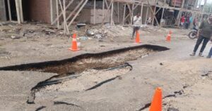 انفجار أنبوب مياه رئيسي أمام محطة قطار زفتي بالغربية