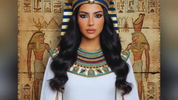 بالزي الفرعوني.. هدى المفتي تلفت الأنظار في حفل افتتاح المتحف المصري