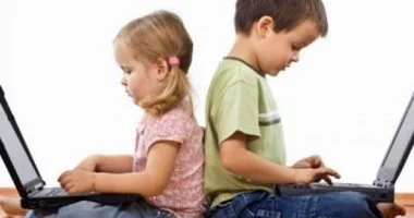 لو طفلك مدمن ألعاب إلكترونية.. 6 بدائل صحية لاستخدام الإنترنت الإيجابى