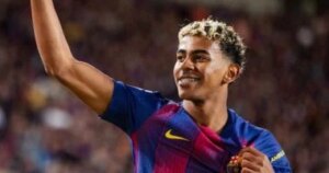 احتفال لامين يامال بهدفه أمام إلتشي