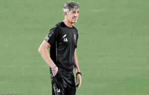 بعثة الشباب تغادر الدوحة استعدادا لمواجهة الريان في دوري الأبطال