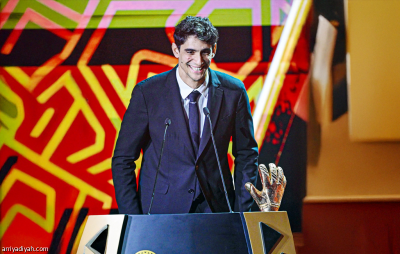 بونو يتألق ويحقق لقب أفضل حارس مرمى في إفريقيا لعام 2025