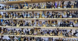 تحف جميلة ومتنوعة كهدية للسياح من غرب الأقصر