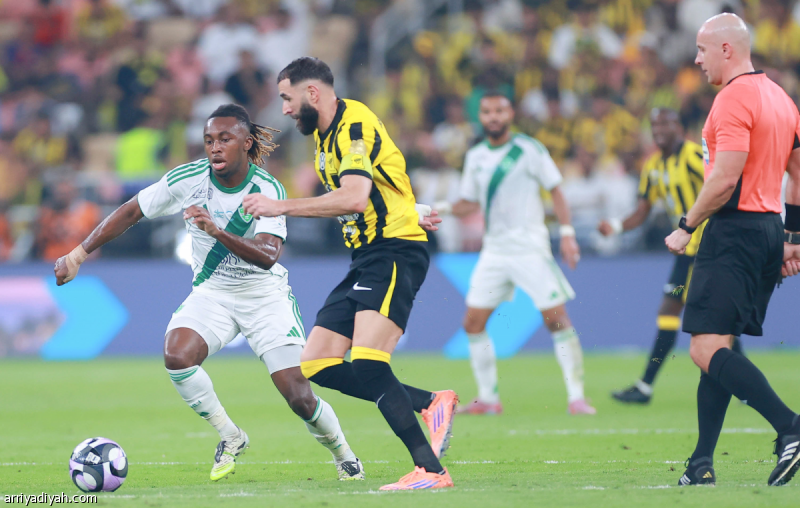 تحليل متميز لقيادة الحكم الديربي بين الاتحاد والأهلي في دوري روشن