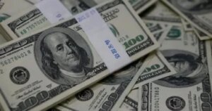 سعر صرف الدولار يتراجع أمام الجنيه اليوم الأحد 2/11/2025