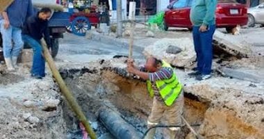 تصليح ماسورة مياه حجم 12 بوصة بطريق الإسكندرية مطروح