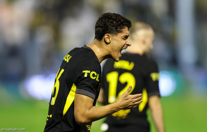 تعادل مثير بين الاتحاد والخليج في دوري المحترفين تاريخيًا