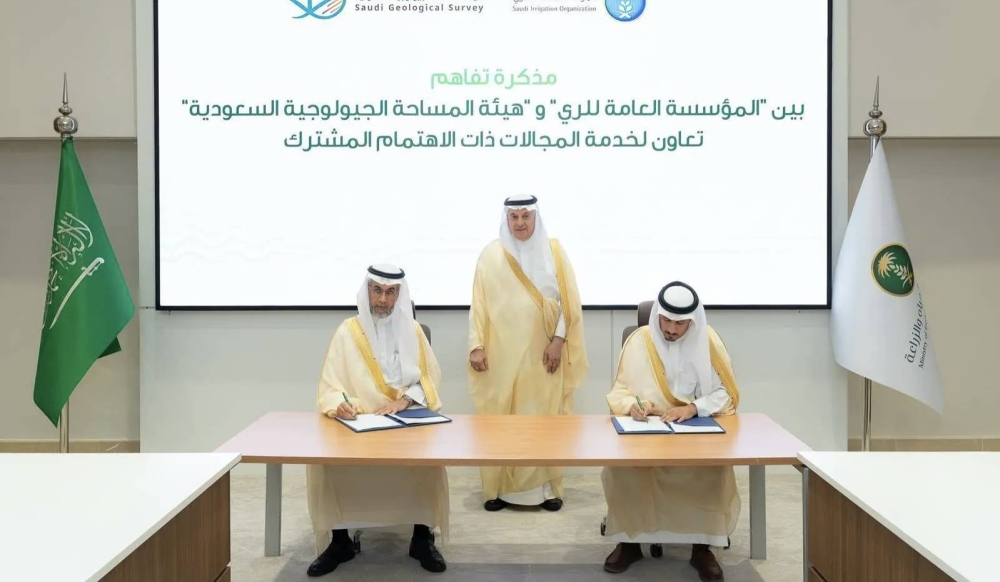 تعزيز الاستدامة: وزير البيئة يشهد توقيع 3 اتفاقيات لاستخدام المياه المجددة