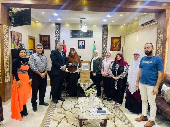 تعليم القليوبية يُسلم الطالبة بسملة صلاح الدين "أجهزة برايل" بعد حصولها على المركز الثاني عربياً