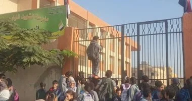 تعليم القليوبية ينفي تجمع طلاب أمام مدرسة الشهيد عادل رجائي بالعبور