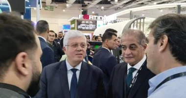 وزير التعليم العالي يتفقد أجنحة معرض "Cairo ICT".. صور