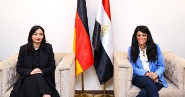 الدكتورة رانيا المشاط تتلقي تقريرًا حول تطور العلاقات المصرية الألمانية