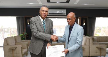 تكريم وكيل الشباب والرياضة بأسوان لدوره المميز أثناء فترة عمله