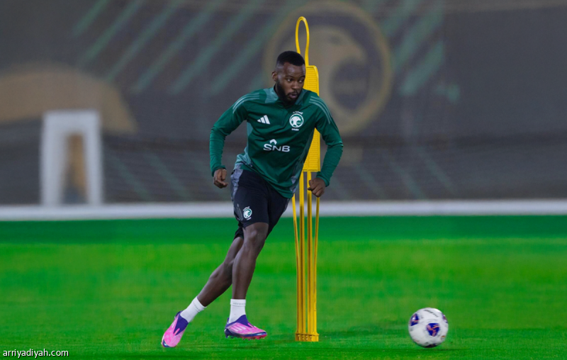 تمبكتي يغيب عن معسكر الأخضر بسبب إصابة في القدم