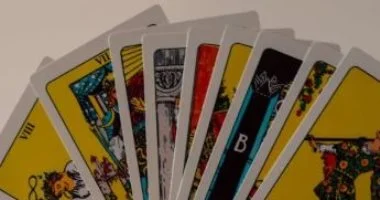 توقعات الفلك لبرج الجوزاء في نهاية نوفمبر.. حب جديد وقرارات مفاجئة