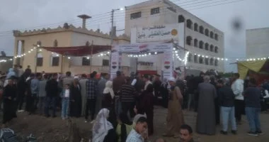 توافد كثيف من أهالي قرى حياة كريمة إلى لجان الانتخابات بالحسينية