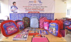 توزيع حقائب وأدوات مدرسية لـ265 طالبًا من الأسر الأولي بالرعاية بالفيوم