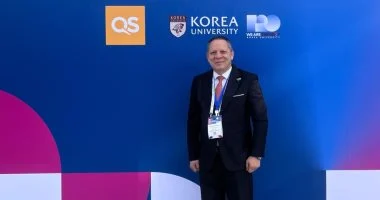جامعة دمياط تساهم في تشكيل مستقبل التعليم العالي بمؤتمر QS العالمي في سيول